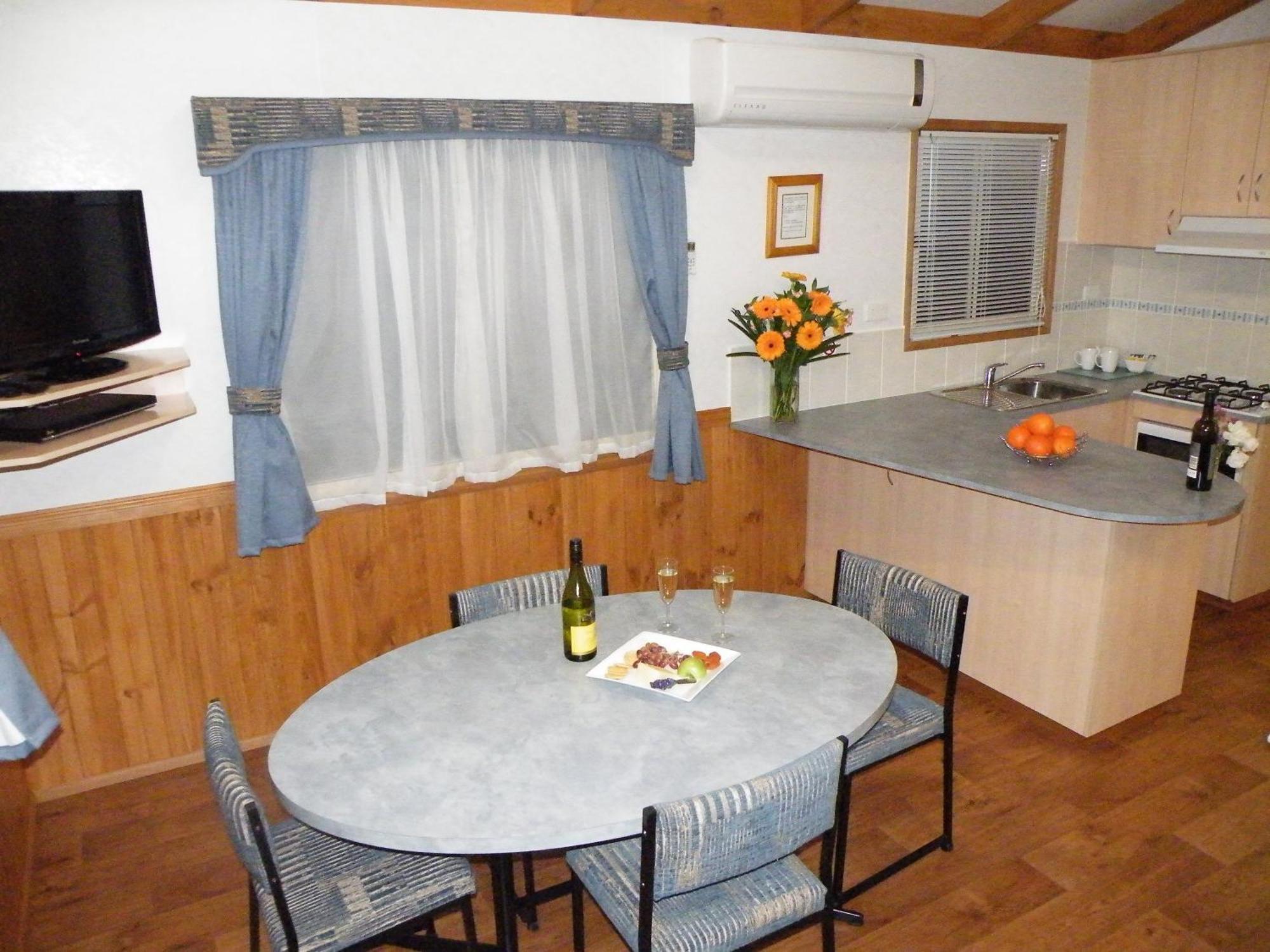 Lake Hamilton Motor Village And Caravan Park Номер фото